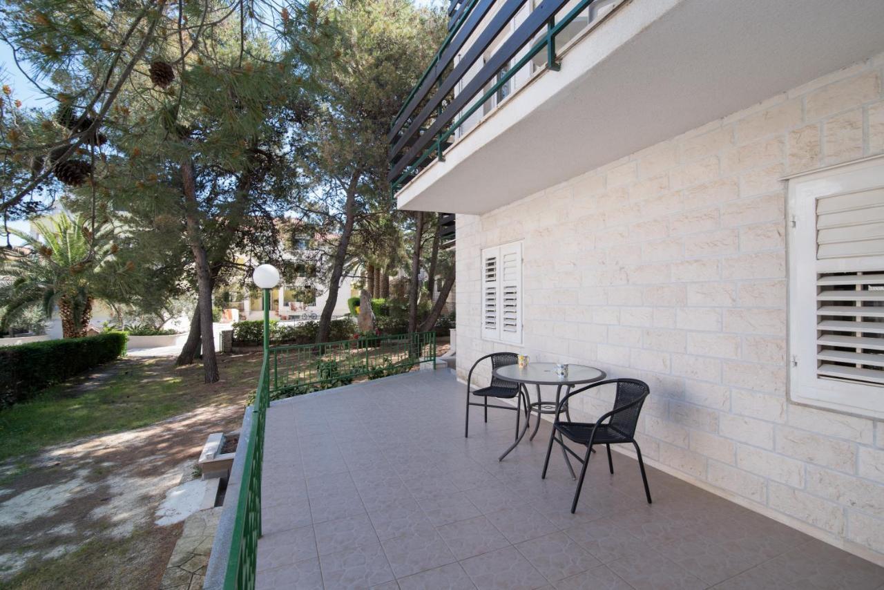 Apartments Pinija Supetar Exterior foto